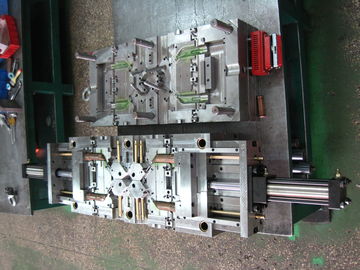 Norma di plastica dello stampaggio ad iniezione del corridore caldo di Moldmaster LKM con 4 sollevatori