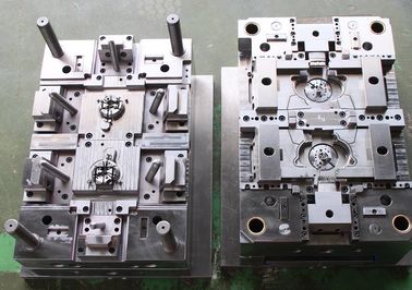 Stampaggio ad iniezione di plastica per il creatore preciso materiale dello stampaggio ad iniezione dei ricambi auto PA66