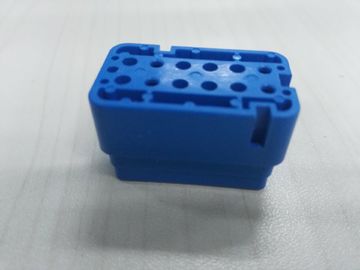 Le parti blu dello stampaggio ad iniezione di colore di fabbricazione in serie da 2 cavità modellano