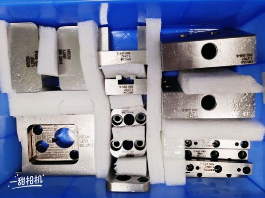Parti mediche acciaio temperato dello stampaggio ad iniezione di tolleranza 0.01mm